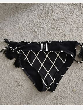 Emma Pake Criss Cross Side Tie Tassel Bikini Bottom Size L